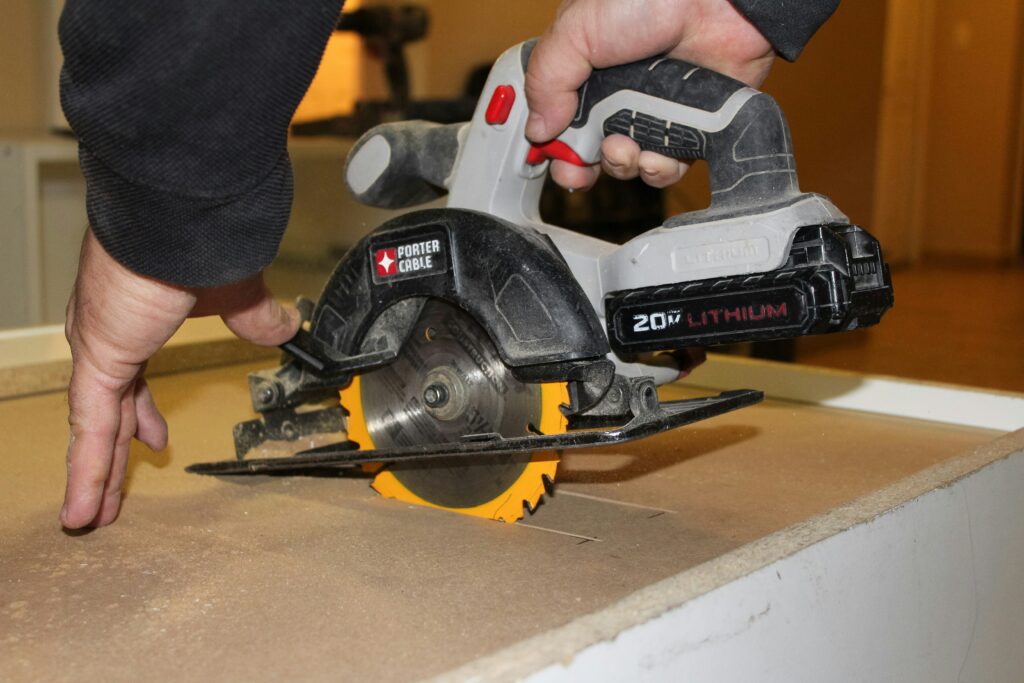 Circular Saw A cordless circular saw is cutting through the wood.